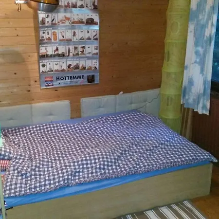 Retro Chalet Met Zwembad Manhay