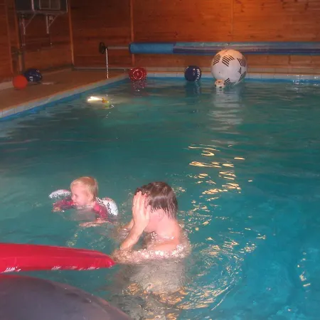Retro Chalet Met Zwembad Chalé Manhay